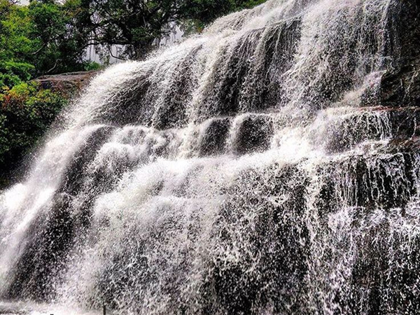 Chinna Suruli Falls