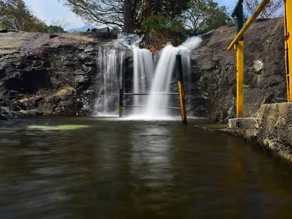 Kumbakkarai Falls